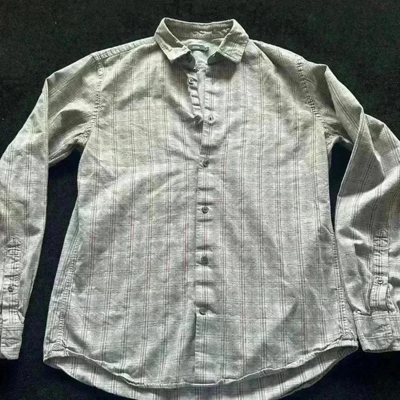Mens long sleeve button down VINCE shirt size medium fits like a small - Picture 1 of 3